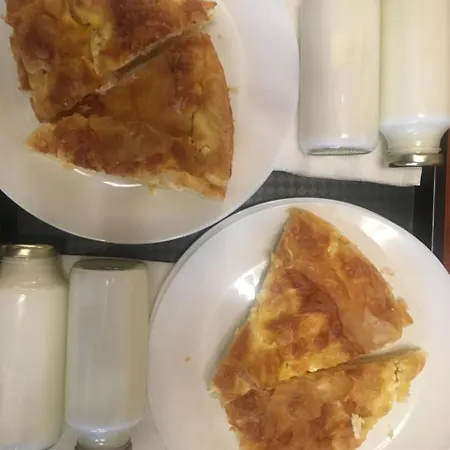 Family House - Free Parking Maison d'hôtes