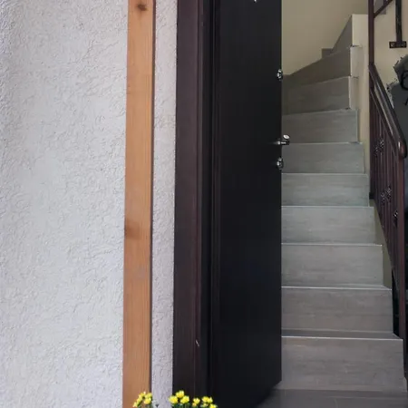 Family House - Free Parking Pensionat