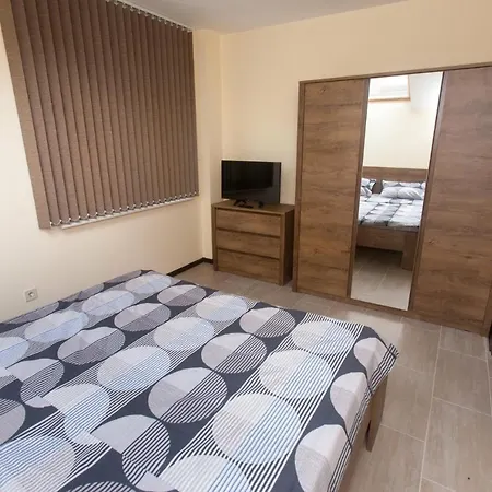 Family House - Free Parking Pensionat