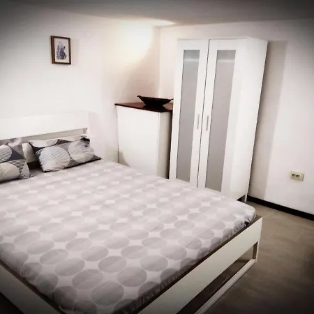 Family House - Free Parking Maison d'hôtes 3*