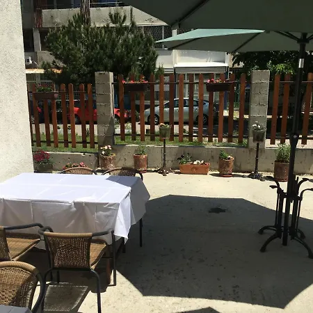 Family House - Free Parking 3* סופיה