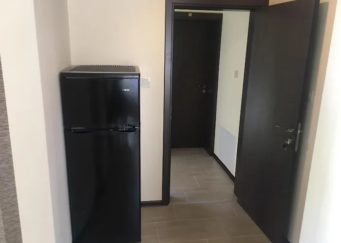 Family House - Free Parking בית הארחה