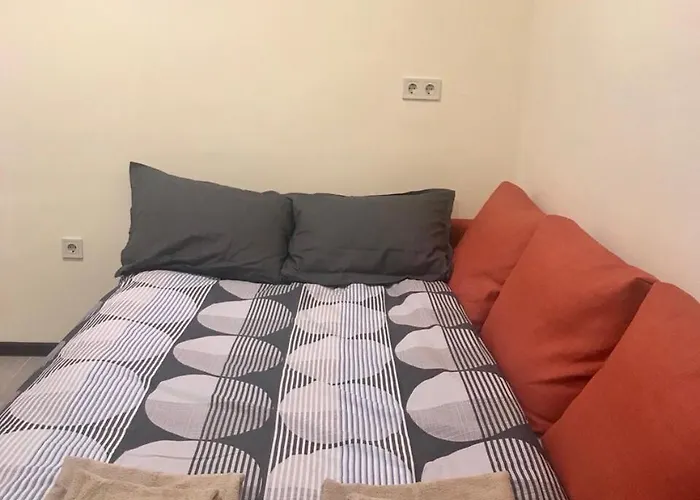 Family House - Free Parking בית הארחה 4*
