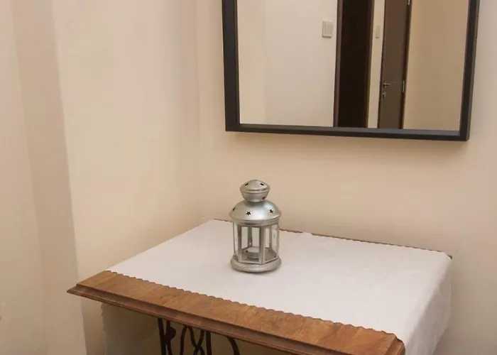 Family House - Free Parking בית הארחה 4*