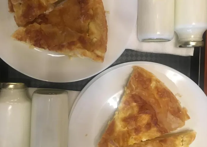 Family House - Free Parking בית הארחה