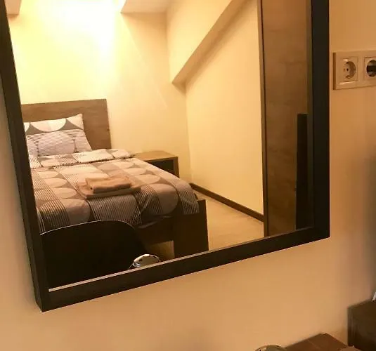 Family House - Free Parking בית הארחה