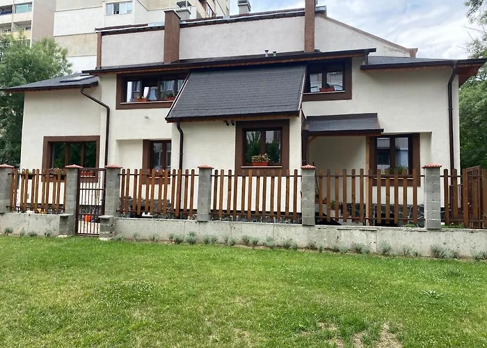 Family House - Free Parking Guest house 4*