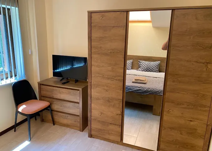 Family House - Free Parking Guest house 4*