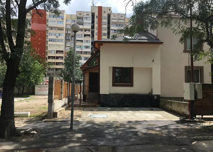 Guest house Family House - Free Parking