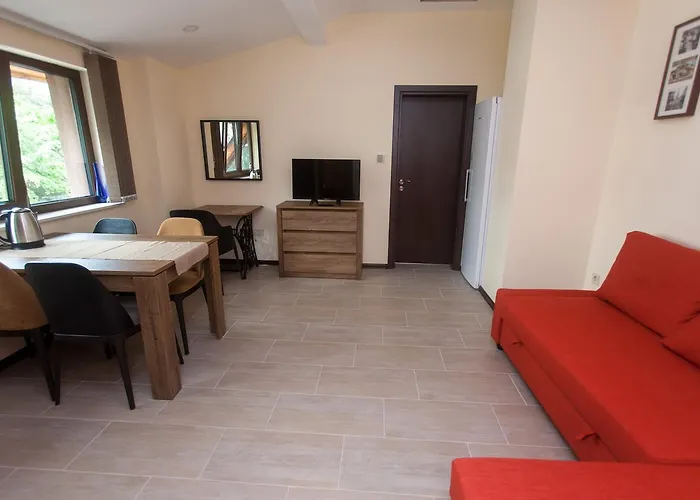 Family House - Free Parking Guest house 4*