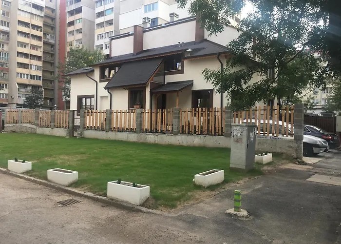 Guest house Family House - Free Parking 4*