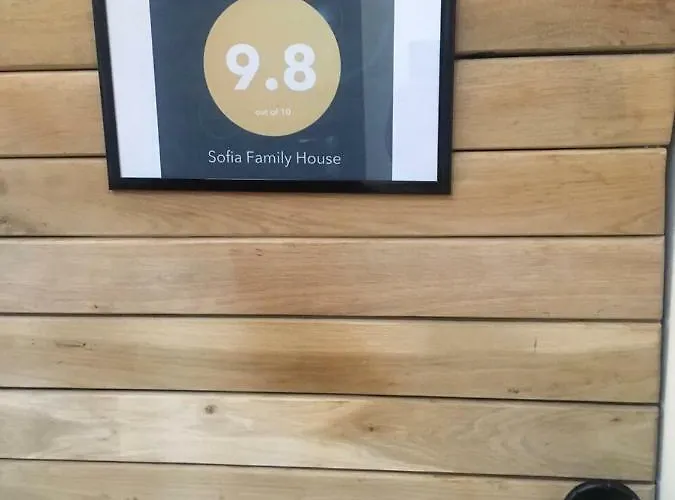 Family House - Free Parking