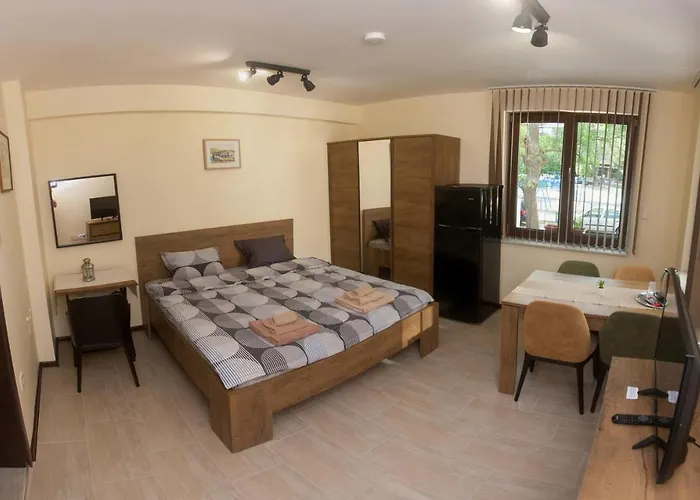 Guest house Family House - Free Parking 4*