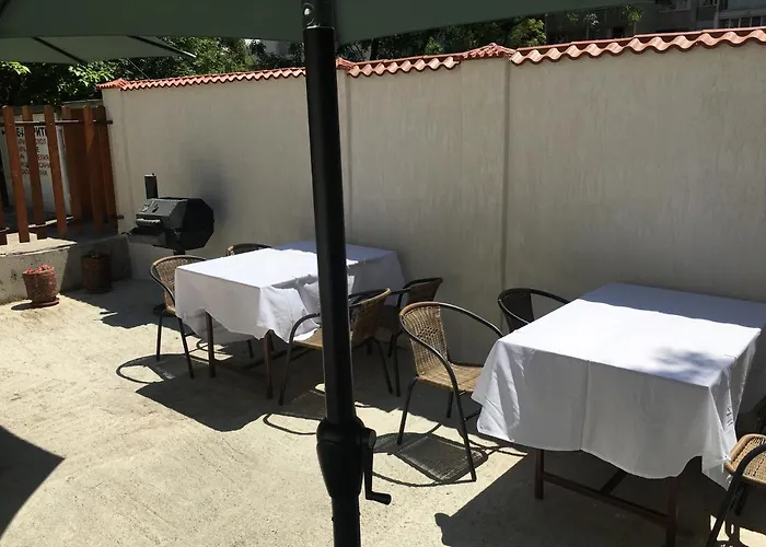 Family House - Free Parking Guest house