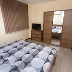 Family House - Free Parking Guest house