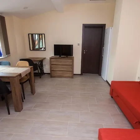 Family House - Free Parking Pensjonat 4*