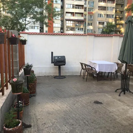 Family House - Free Parking Pensjonat